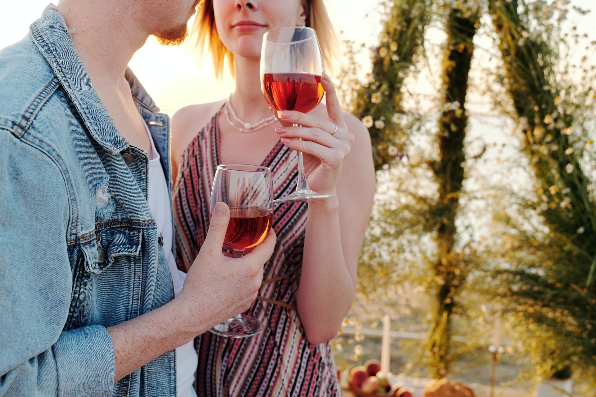 Алкогольные пары. Фотографии розовых вин счастливых людей.